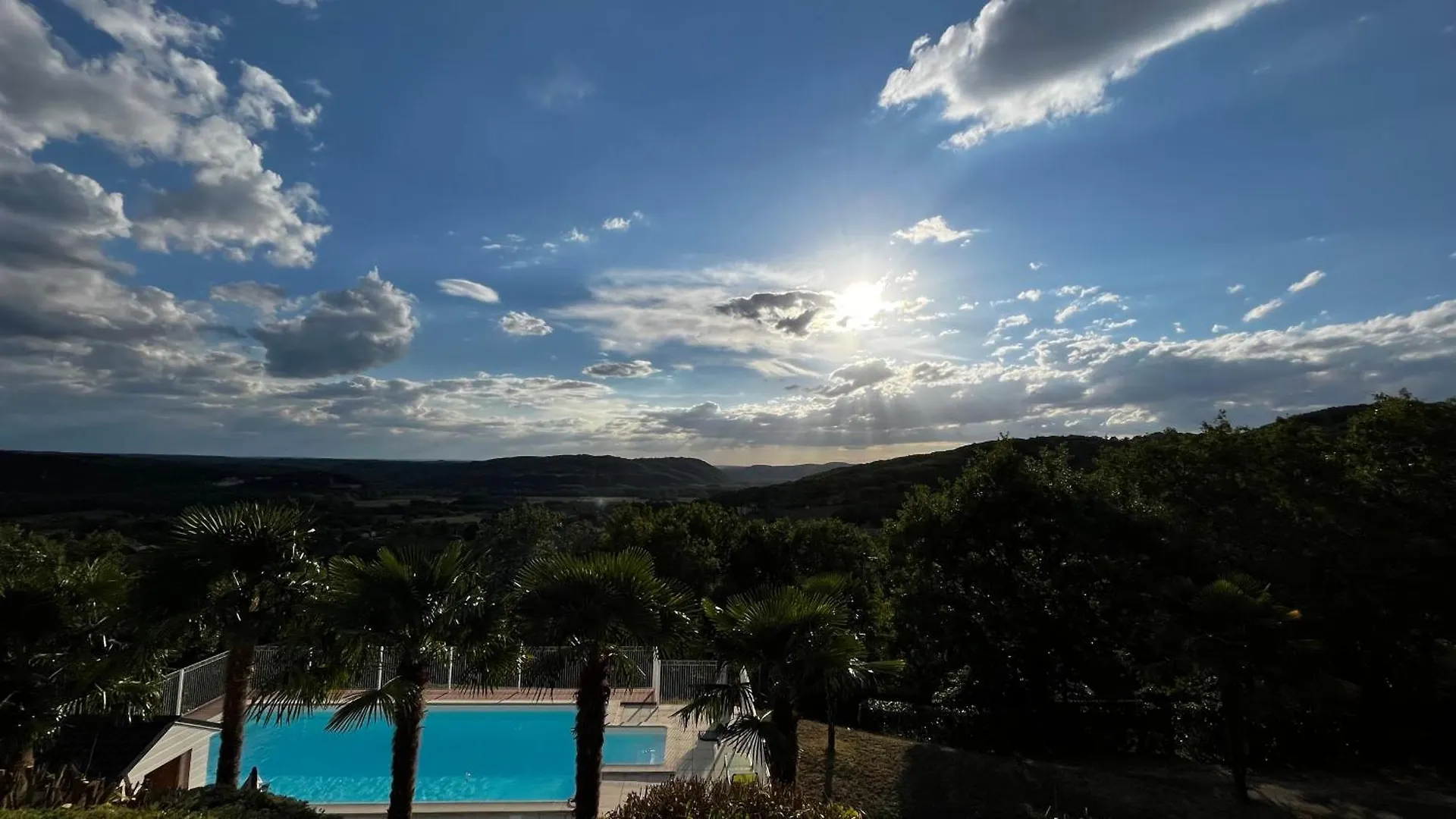 Maison Belle Vue Et Piscine Cazoules